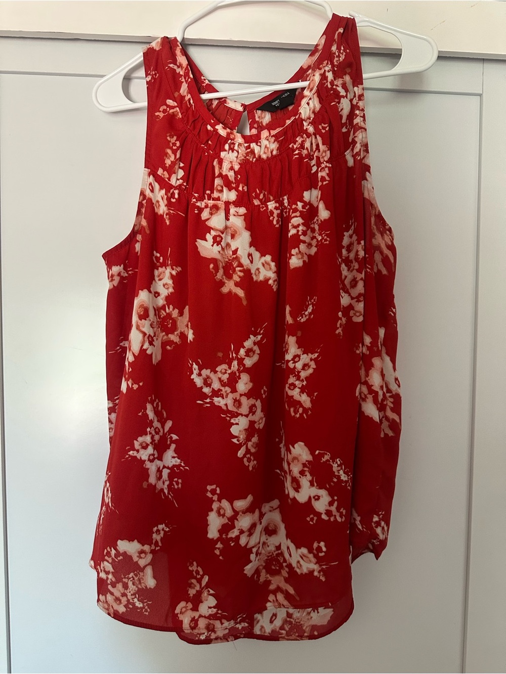 Simply Vera Vera Wang Red and White Floral Sleeveless Blouse